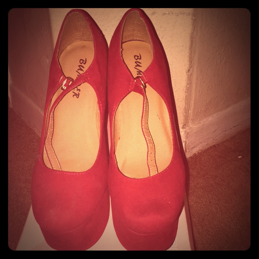 I’m selling my platform high heels 👠.